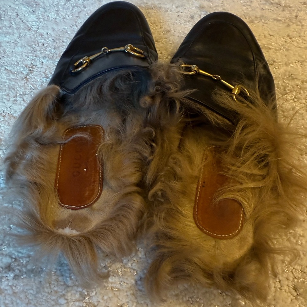 Black Gucci Leather Loafers with Gold Bit Detail - Picture 3 of 4